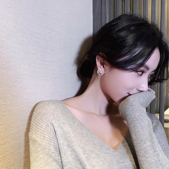 NWT Diamond Heart Shape Earrings - Picture 7 of 7